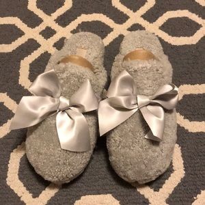Never worn UGG Slippers size 10/11